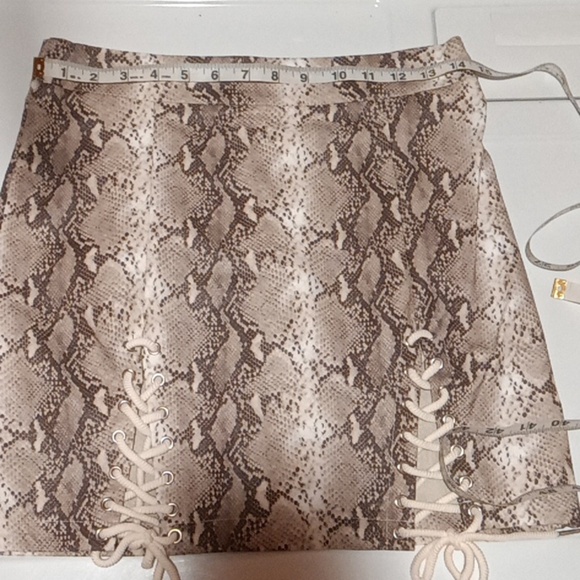 Snake skin skirt multi sizes med and large mini skirt - Picture 7 of 12